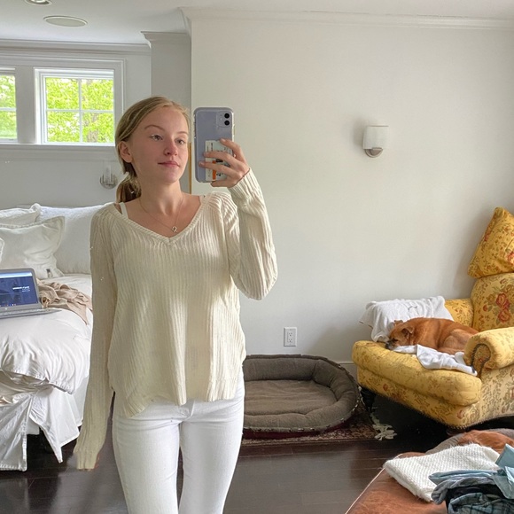 White sweater size: small - Picture 4 of 6